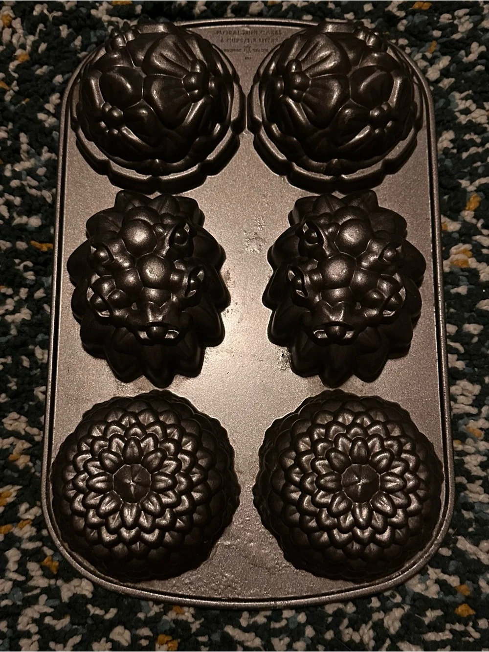 Nordic Ware Floral Mini Cakes Pan Mold CupCake Muffin 6 Cup 1.8 Liter Nonstick